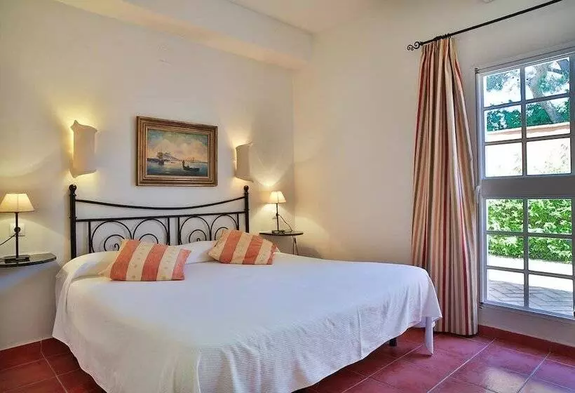 호텔 Madreselva   Grupo Califa