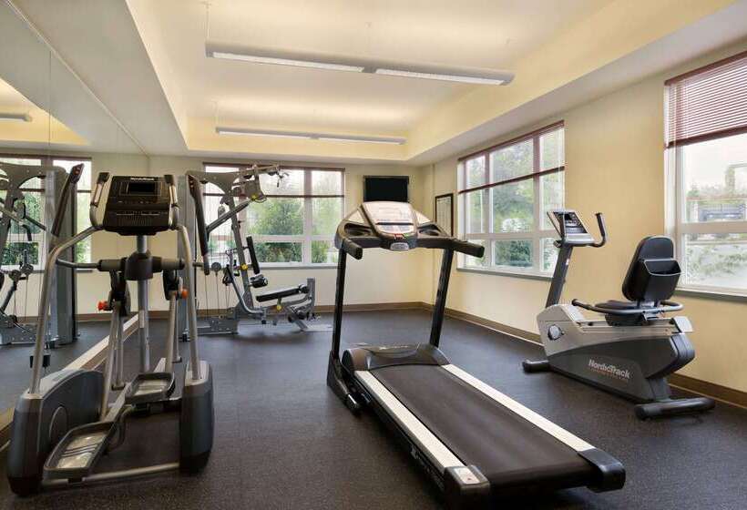 בית מלון כפרי Ramada By Wyndham Nanaimo