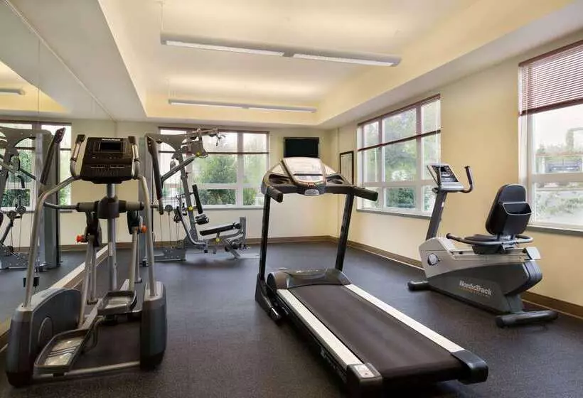 Отель Ramada By Wyndham Nanaimo