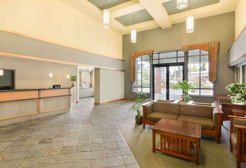 בית מלון כפרי Ramada By Wyndham Nanaimo