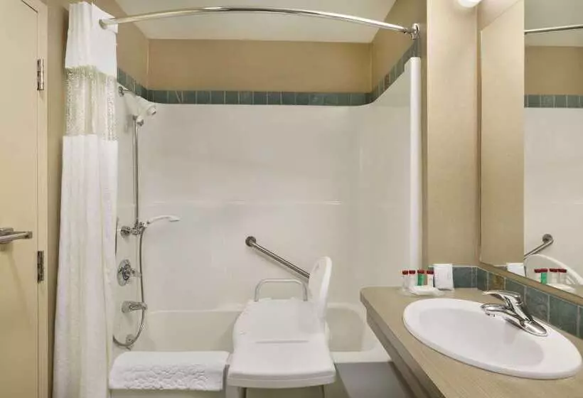 Отель Ramada By Wyndham Nanaimo