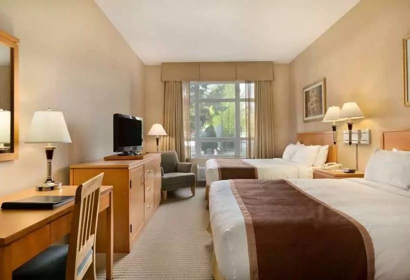 Отель Ramada By Wyndham Nanaimo