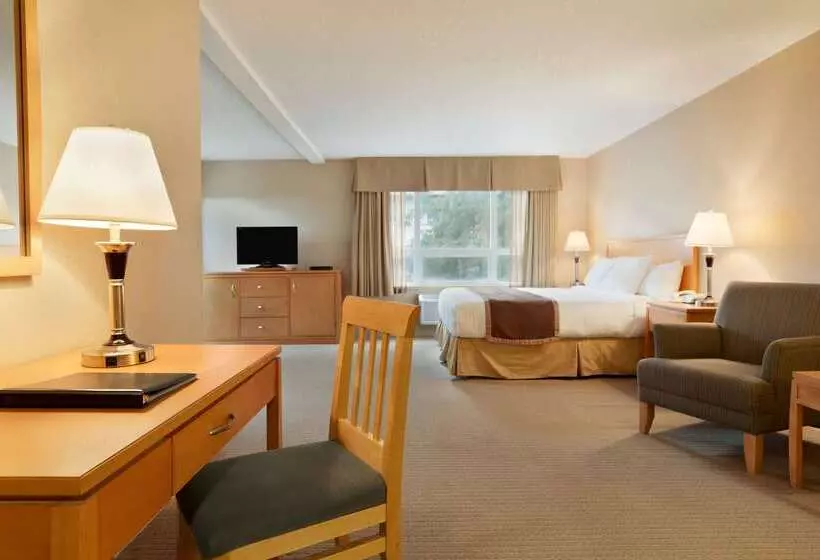 Отель Ramada By Wyndham Nanaimo