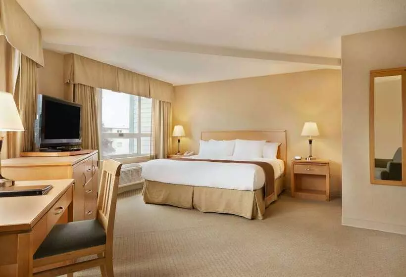 Отель Ramada By Wyndham Nanaimo