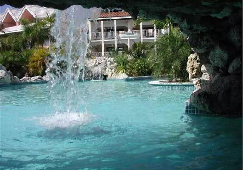 هتل Ritz Beach Resort