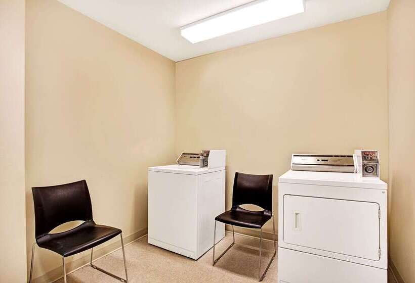 호텔 Super 8 By Wyndham Lachenaie/terrebonne