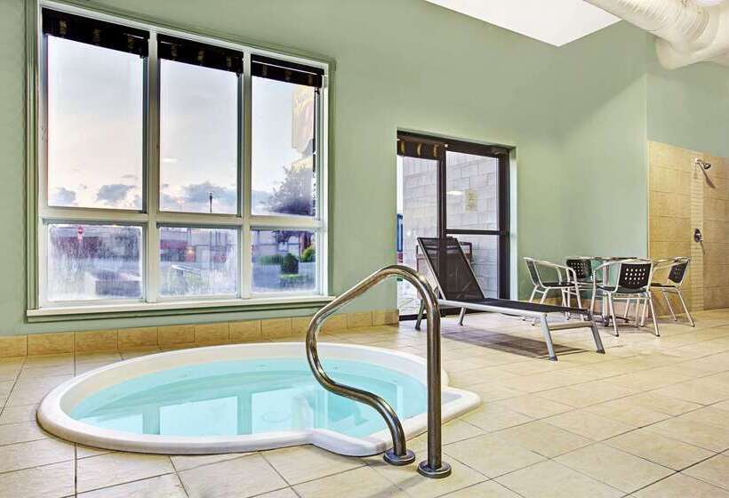 호텔 Super 8 By Wyndham Lachenaie/terrebonne