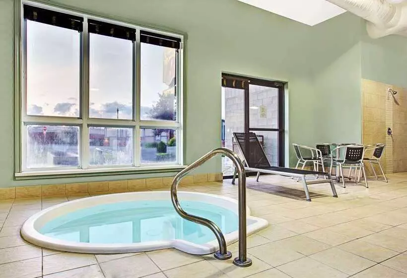 酒店 Super 8 By Wyndham Lachenaie/terrebonne