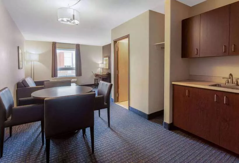 酒店 Super 8 By Wyndham Lachenaie/terrebonne