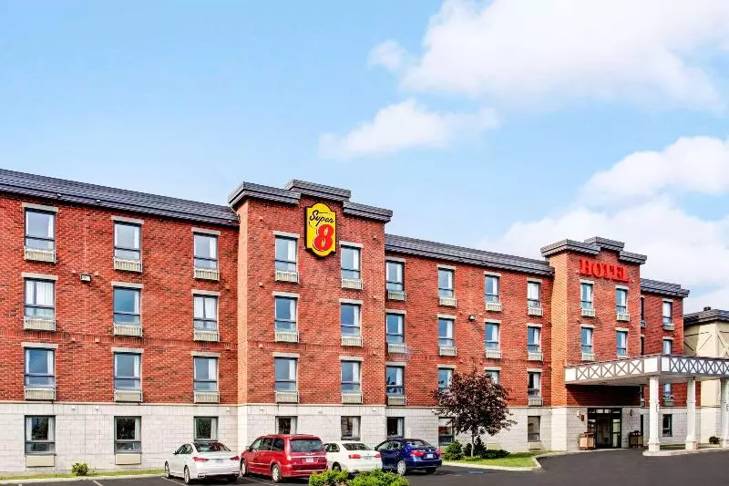 酒店 Super 8 By Wyndham Lachenaie/terrebonne