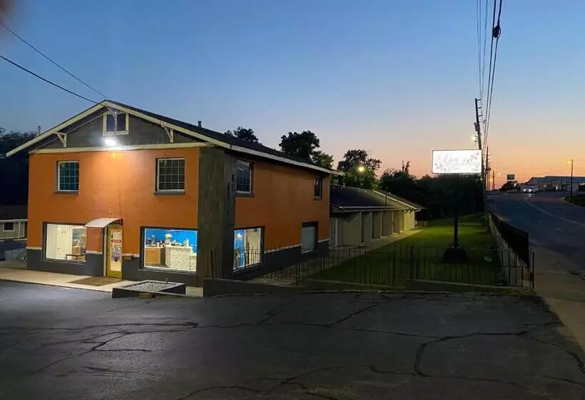 ホテル Ayas Blossoms Inn