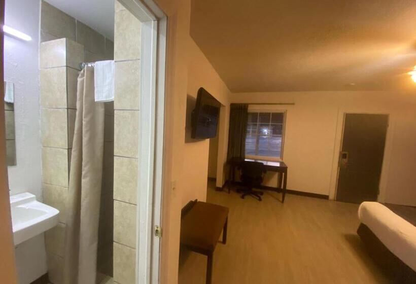 فندق Ayas Blossoms Inn