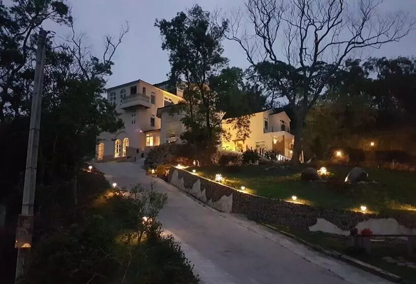 هتل Moonshine B&b