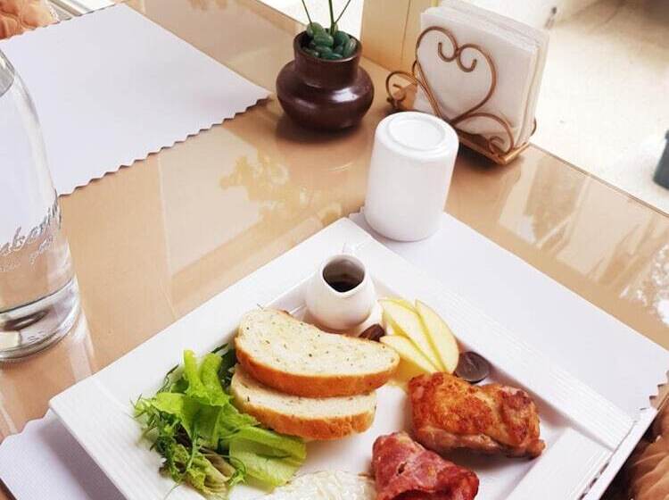 هتل Moonshine B&b