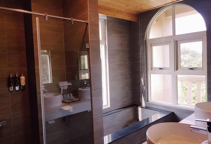 هتل Moonshine B&b