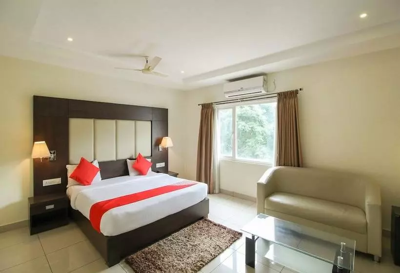 ホテル Oyo 14139 Golden Castle