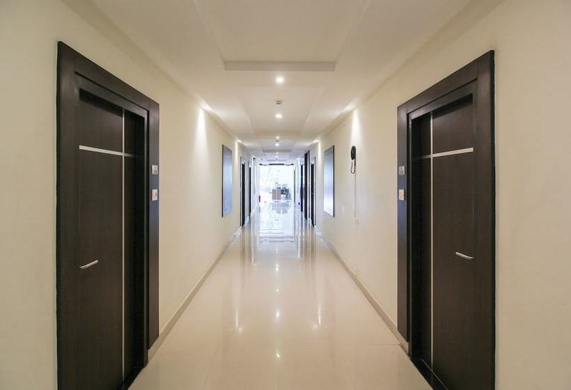 Отель Oyo 14139 Golden Castle