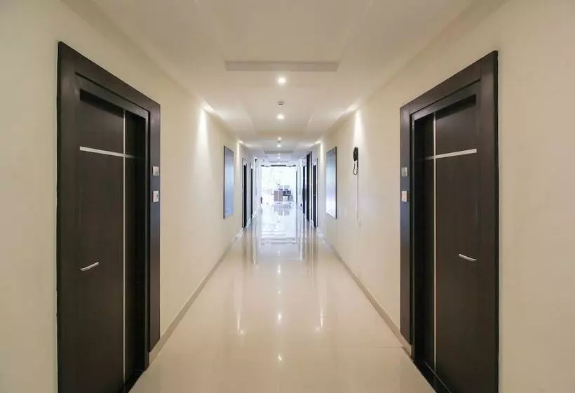 ホテル Oyo 14139 Golden Castle