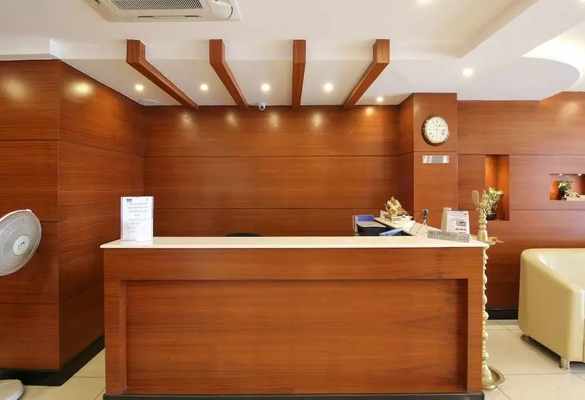 ホテル Oyo 14139 Golden Castle