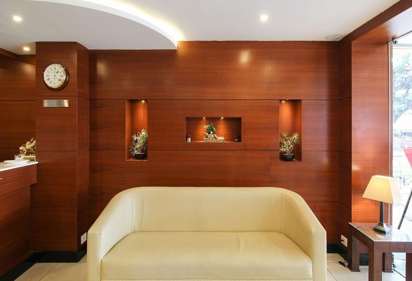 Отель Oyo 14139 Golden Castle