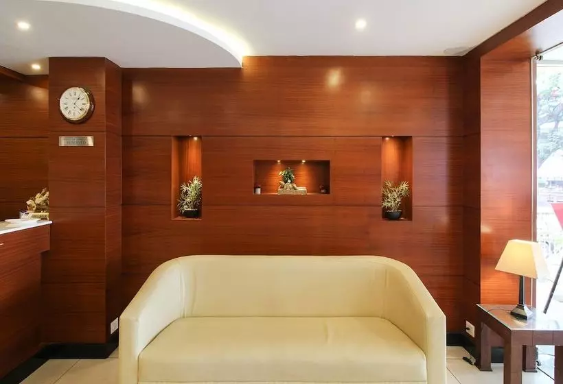 ホテル Oyo 14139 Golden Castle