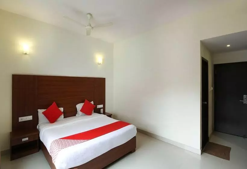 ホテル Oyo 14139 Golden Castle