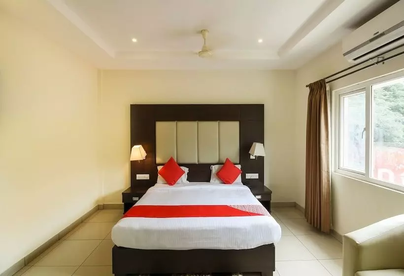 ホテル Oyo 14139 Golden Castle