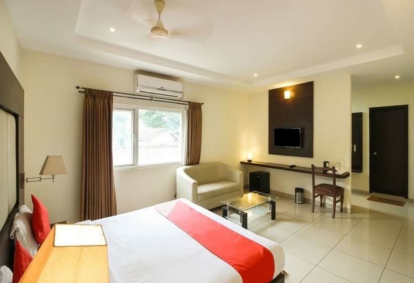 Отель Oyo 14139 Golden Castle