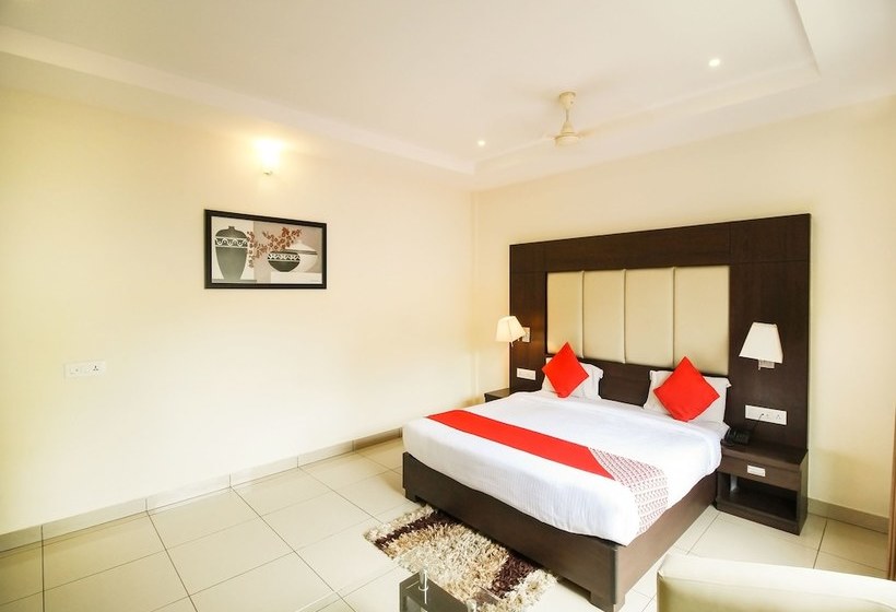 Отель Oyo 14139 Golden Castle