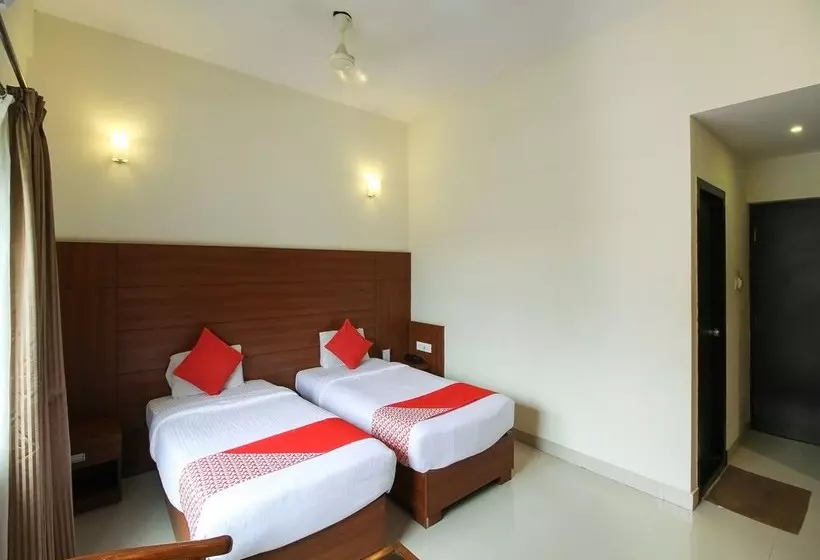 ホテル Oyo 14139 Golden Castle