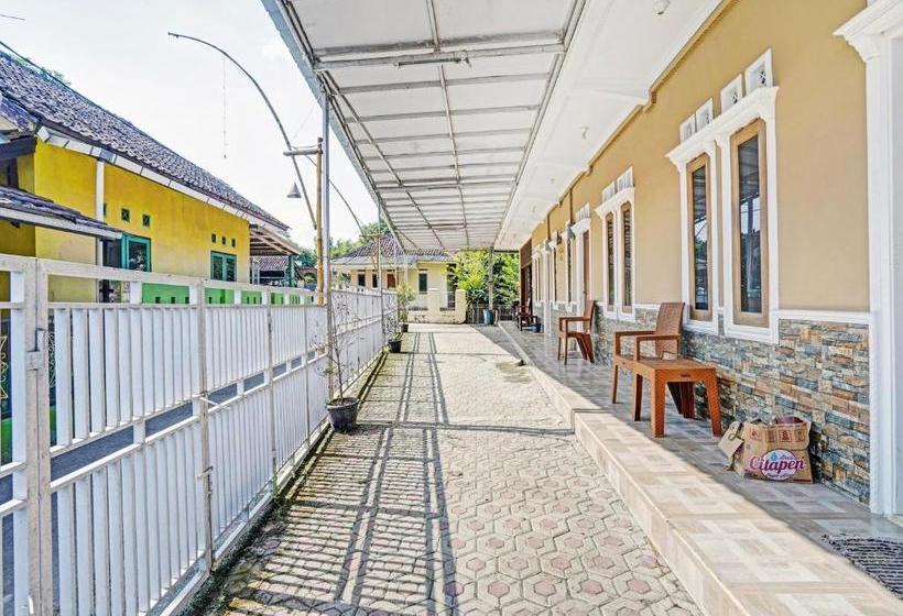 Hotel Oyo 90416 Wisma Wayang Ajen