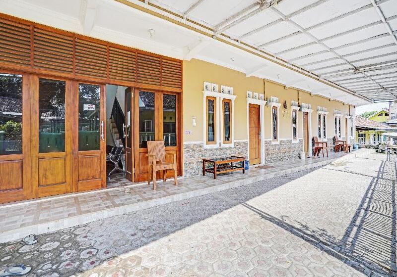 Hotel Oyo 90416 Wisma Wayang Ajen