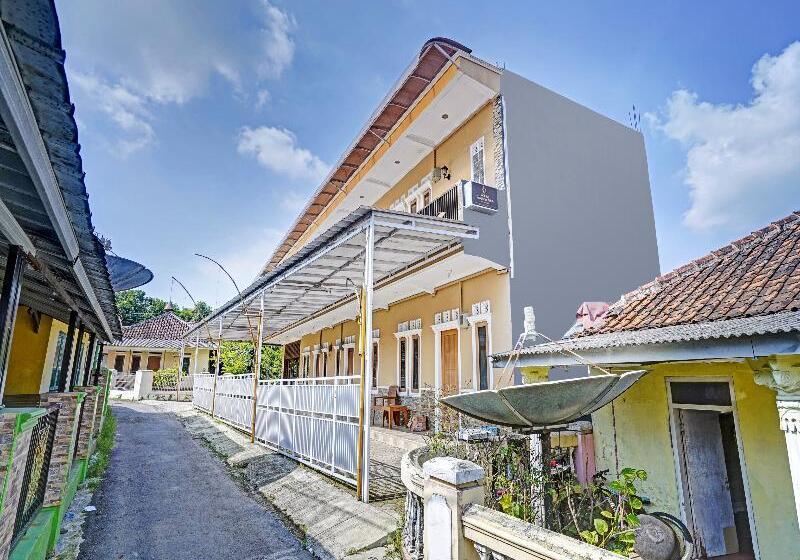 Hotel Oyo 90416 Wisma Wayang Ajen