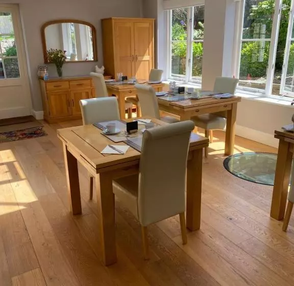 تختخواب و صبحانه The Grange