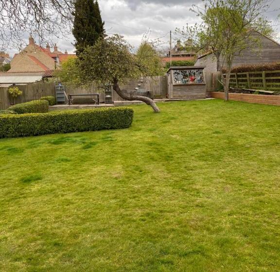 مبيت وإفطار The Grange