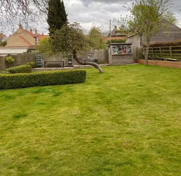 تختخواب و صبحانه The Grange