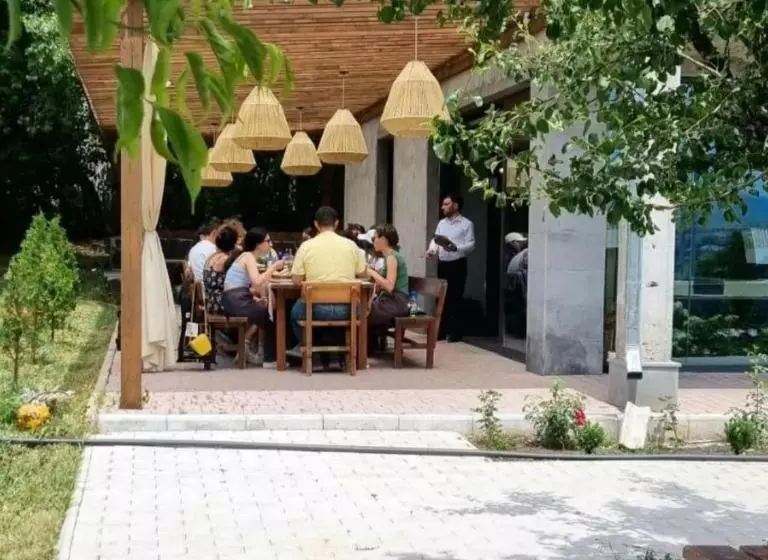 تختخواب و صبحانه Tsaghkunk Chef House