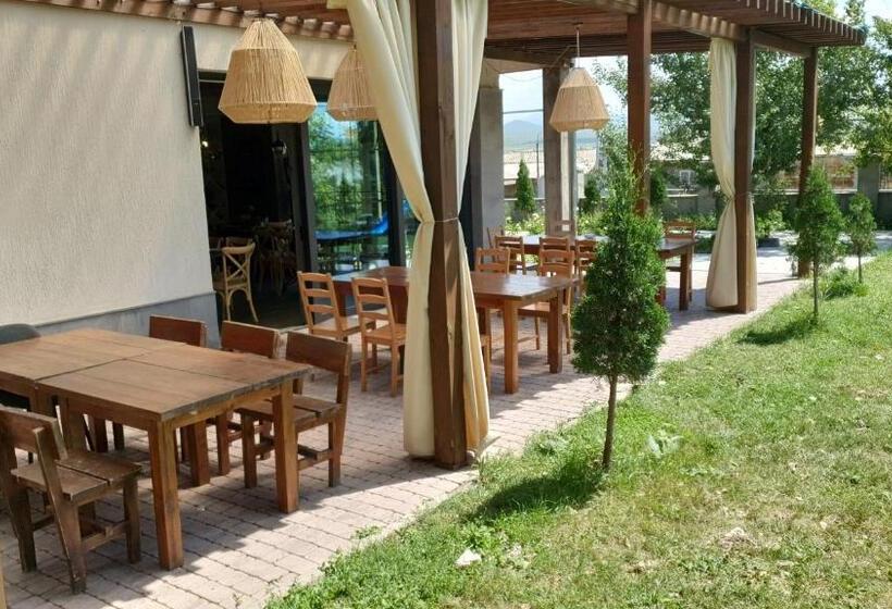 تختخواب و صبحانه Tsaghkunk Chef House