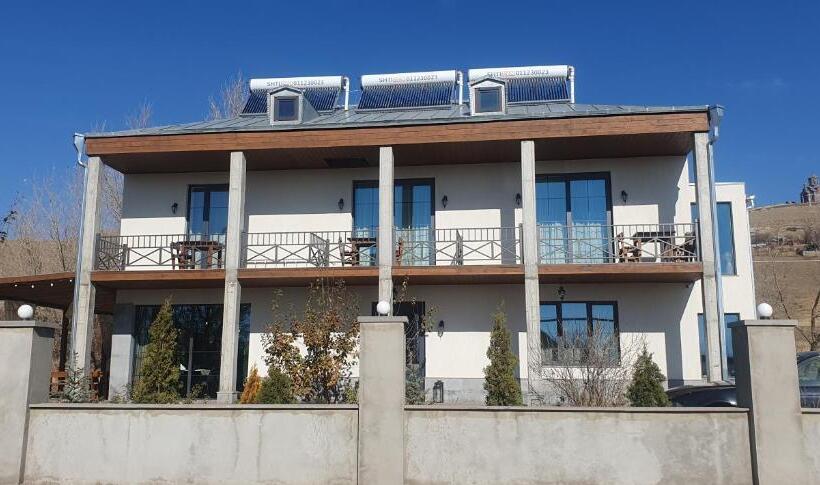 تختخواب و صبحانه Tsaghkunk Chef House