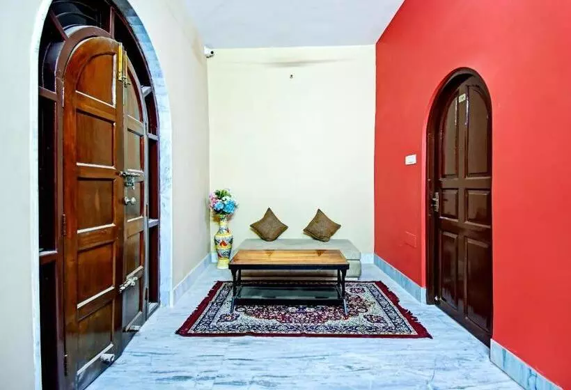 هتل Oyo 80299 The Bougain Villa