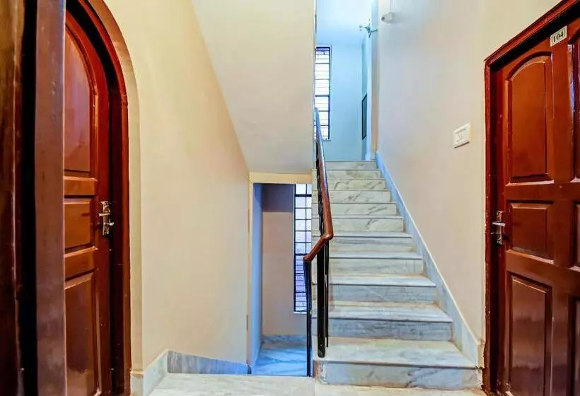 هتل Oyo 80299 The Bougain Villa