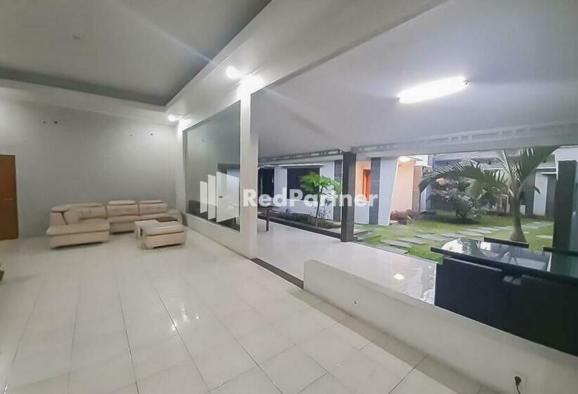 בית מלון כפרי Selaras Prima Guest House Redpartner