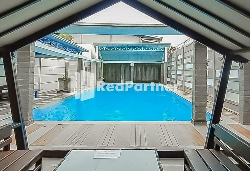 בית מלון כפרי Selaras Prima Guest House Redpartner