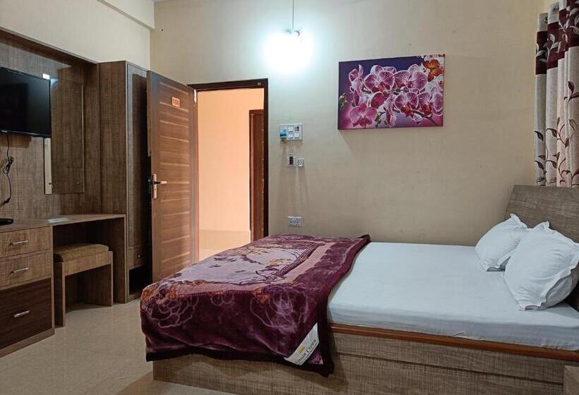 هتل Vrindavan Palace