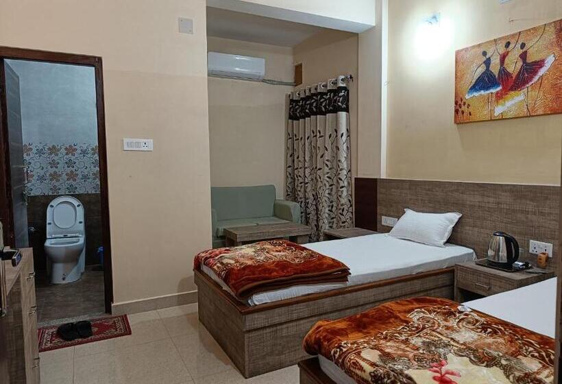 هتل Vrindavan Palace