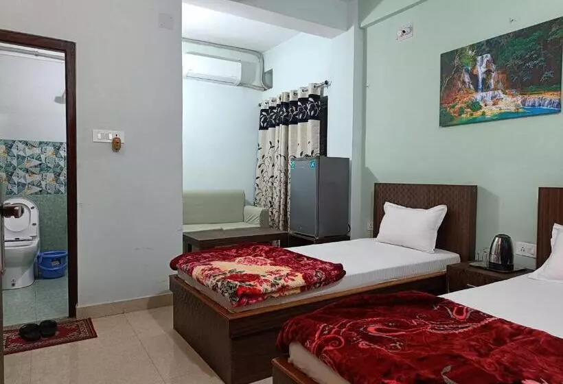 هتل Vrindavan Palace