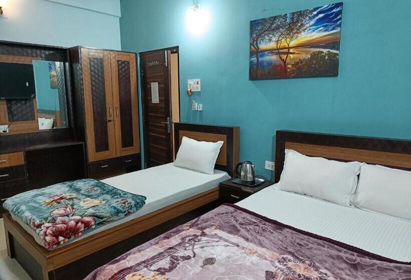 هتل Vrindavan Palace