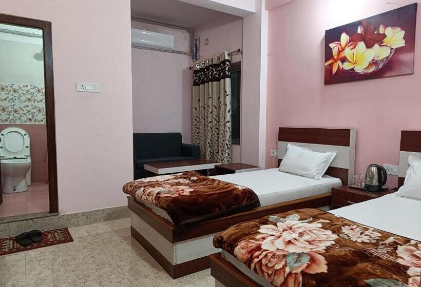 هتل Vrindavan Palace