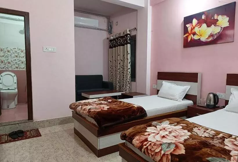 هتل Vrindavan Palace