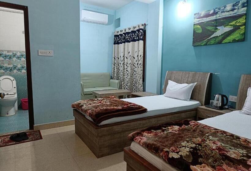 هتل Vrindavan Palace